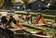 “작은 변화로 지키는 여성 건강, 일상 속 실천법 집중 조명” a group of people doing yoga in the grass