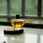 “대체요법, 어떻게 일상에 스며들고 있나…쉬운 실천 팁과 함께 살펴보기” yellow clear fragrance bottle