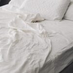 마음 건강 챙기기, 일상 속 작은 변화부터 시작하세요 A rumpled white bed with pillows