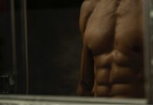 “근육 건강, 일상의 작은 변화에서 시작하세요” topless man in black shorts