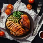 ‘근육 건강’이 일상 트렌드로… 바쁜 현대인을 위한 실천 전략 a plate of food