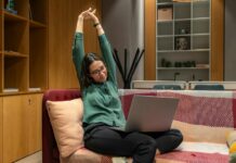 “책상 앞 건강 지키기…직장인의 똑똑한 습관이 달라진다” a woman sitting on a couch using a laptop