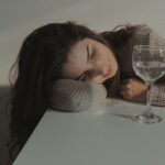 만성피로, 내 일상에 스며든 ‘지속적인 피로’… 생활 속 작은 변화로 돌파구 찾기 woman in gray knit cap and gray knit cap