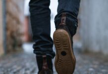 일상이 무거운가요? 만성피로, 새로운 건강 루틴으로 돌파구 찾기 close-up photography of person walking on pavement