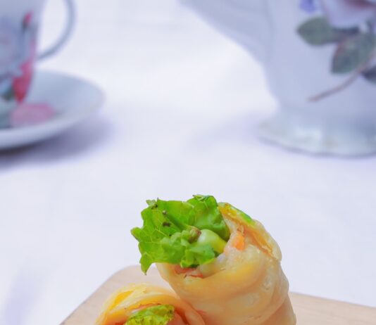 변화하는 직장인 건강 트렌드, “작은 습관이 건강을 지킨다” a wooden cutting board topped with a vegetable roll