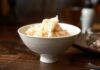 달라지는 식단 트렌드, 실생활에서 건강하게 따라잡기 a white bowl filled with rice on top of a wooden table