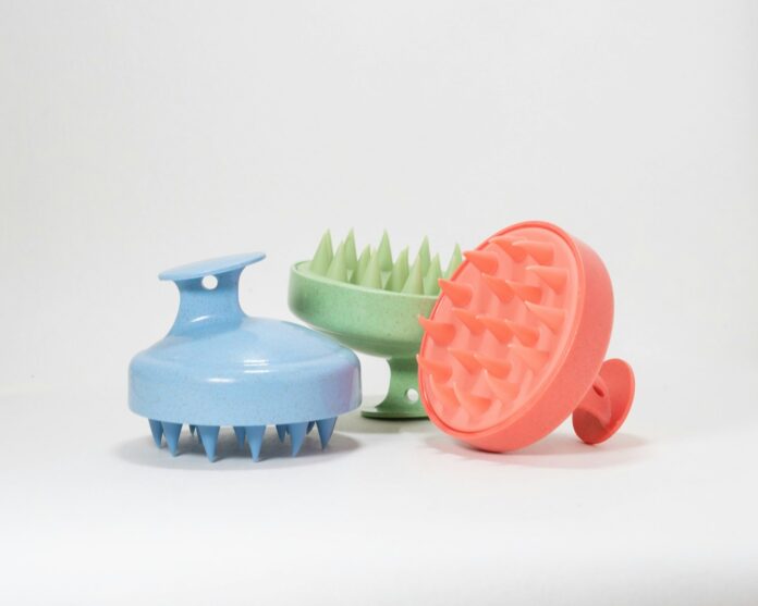 Photo by Lora Seis a couple of teapots