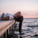 호흡·자세·미세 움직임이 몸과 마음을 연결하는 섬세한 통로 woman lying on white dock