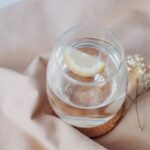 일상에 스며든 ‘웰니스 문화’… 작지만 확실한 건강 습관 만들기 clear glass jar with white liquid inside