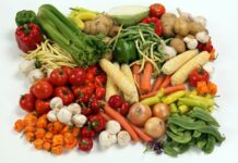 “일하는 당신의 건강, 최신 트렌드로 지켜라…실천 가능한 직장인 헬스 루틴 제안” a pile of different types of vegetables on a white surface