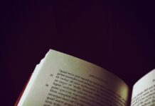 “일상 속에 스며드는 웰니스 문화, 실천 가능한 작은 변화가 건강을 지킨다” white and black printer paper