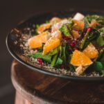 “나만의 ‘스마트 식단’이 뜬다…건강도 취향도 놓치지 않는 실천법” a plate of food with oranges and greens
