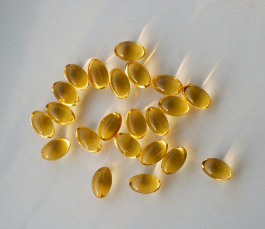 “내 몸을 위한 영양 관리, 보충제 올바르게 활용하는 법” a pile of fish oil capsules sitting on top of a table
