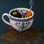 일상 속에서 실천하는 대체요법, 건강과 휴식의 새로운 선택지 a cup with a flower design