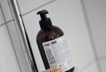 두피 건강에서 시작되는 아름다운 헤어, 실생활 속 똑똑한 관리법 주목 A bottle of soap sitting on top of a faucet