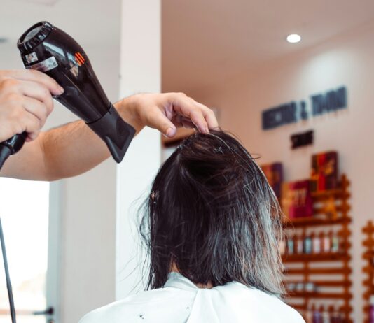 두피부터 모발까지, 건강한 헤어 라이프스타일 최신 트렌드와 실천법 woman in white shirt holding hair blower