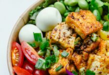 “내 몸의 자산, 근육: 일상에 스며드는 건강 트렌드와 실생활 루틴” two boiled eggs