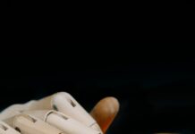 “AI와 함께하는 똑똑한 건강 관리, 우리 집에서도 손쉽게!” sliced fruit on orange plate