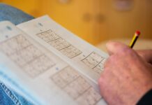 뇌건강, 일상의 작은 선택에서 지킨다… 새로운 트렌드와 실천법 a person is holding a piece of paper with numbers on it