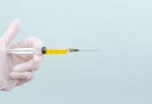 “부작용보다 살찌는 게 더 무서워요”… 비만 치료제 열풍 속 감춰진 ‘다이어트 잔혹사’ person holding yellow and white pen