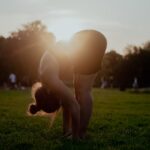 “근육, 생활 속에서 키우자” — 실천 가능한 근육 관리 트렌드와 일상 팁 woman in white bikini bottom kneeling on green grass field during sunset