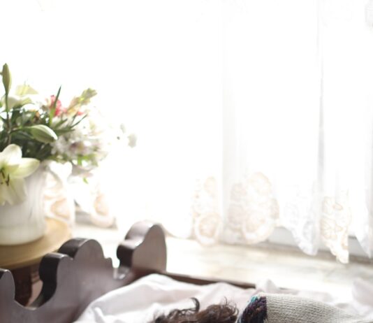 ‘잠이 보약’…일상 속 수면 혁명, 작지만 큰 변화부터 woman sleeping on bed beside book