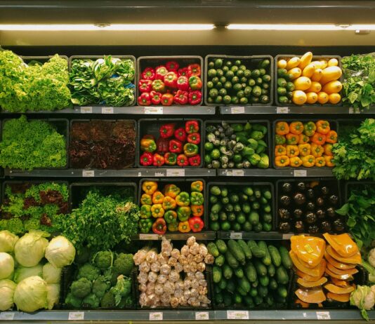 뇌건강, 작은 습관이 만드는 큰 차이…日常에서 실천하는 ‘스마트 브레인’ 루틴 bunch of vegetables