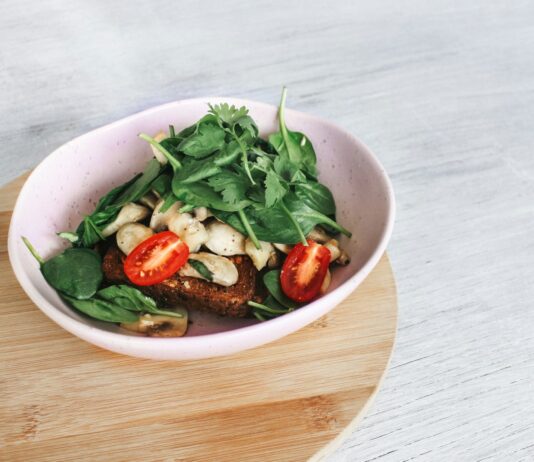 “나에게 맞는 영양과 보충제, 건강 습관 속에서 찾자” assorted vegetables on white ceramic bowl