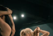 림프 순환의 마법, 춤추고 나면 얼굴이 맑아지는 이유 woman in black tank top raising her hands