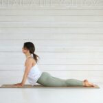 생리 주기와 운동: “그날에도 필라테스 해도 될까?” 여성 호르몬 주기에 맞춘 최적의 운동 가이드 Woman doing cobra pose on yoga mat