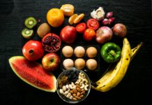 ‘맞춤형 영양’이 뜬다…나만의 건강 루틴, 실생활에 어떻게 적용할까? yellow banana red apple and yellow banana fruit