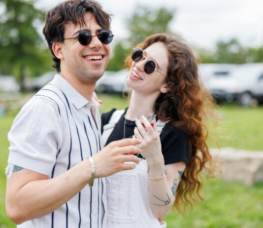 만성피로, 일상 속 작은 변화로 극복한다 Young couple laughing outdoors on a sunny day.