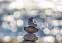 “마음의 숨통 트이는 스트레스 관리, 일상 속 작지만 강한 변화가 해법” gray stones