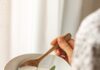 내 식단, 작은 변화로 건강 챙기기… 일상 속 실천 팁 주목 person holding white ceramic bowl with food