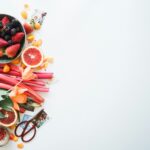 바쁜 일상 속 ‘영양 & 보충제’ 똑똑하게 챙기기…실생활 실천법은? variety of sliced fruits