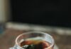 일상에 스며드는 대체요법, 내 몸을 돌보는 새로운 습관 되다 shallow focus photography cup of tea