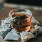 일상에 스며드는 대체요법, 내 몸을 돌보는 새로운 습관 되다 shallow focus photography cup of tea