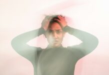 변화하는 스트레스 관리법, 내 일상에 작은 쉼표를 더하다 woman in gray turtleneck long sleeve shirt
