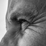 저속노화, 이제는 ‘슬로 에이징’ 시대! grayscale photo of persons right ear