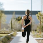 “직장인 건강, 이제는 ‘마이크로 운동’이 열쇠… 바쁜 업무 속 건강관리 비법은?” a woman is doing exercises on a yoga mat