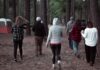“걷기 운동의 재발견…일상 속 건강 챙기는 실천법 주목” people walking on dirt road during daytime