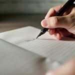 스트레스, 스마트하게 다스리기… 일상 속 실천법에 주목 a person writing on a piece of paper with a pen
