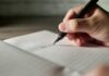 뇌건강 챙기는 일상 습관, 무심코 넘긴 행동들이 미래를 바꾼다 a person writing on a piece of paper with a pen