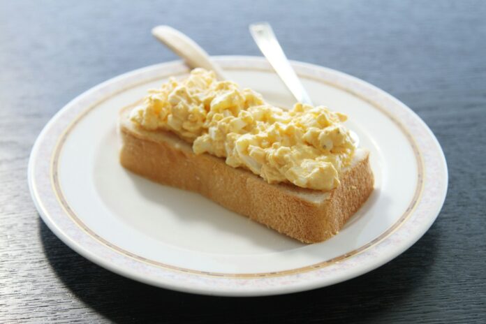 Photo by Tadahiro Higuchi A piece of bread topped with scrambled eggs on a white plate