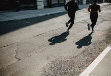 함께 달리기, 건강과 소통을 잡다…러닝 크루가 뜨는 이유