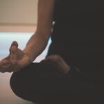집에서도 챙기는 건강, ‘마음챙김 운동’ 실천법 인기 person doing yoga on floor