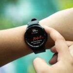 스마트워치로 건강관리, 일상 속에서 똑똑하게 실천하는 방법 a close up of a person holding a smart watch