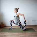 기능성 운동으로 건강과 활력을 동시에! 집에서 실천하는 스마트한 팁 a woman doing a yoga pose on a mat